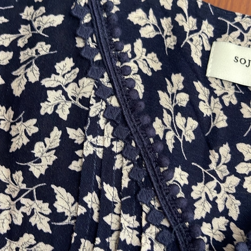 SOUJORN embroidered V-neck leaf print  blouse petite small - Picture 4 of 7